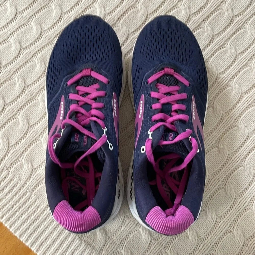 Brooks Ariel '20 8W road-running model Peacoat/Vivid Viola/White high stability